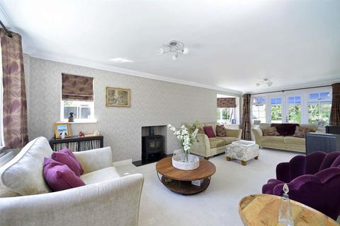 28 Dagden Road, Shalford, Guildford, GU4 8DD