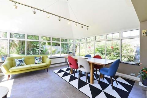 28 Dagden Road, Shalford, Guildford, GU4 8DD