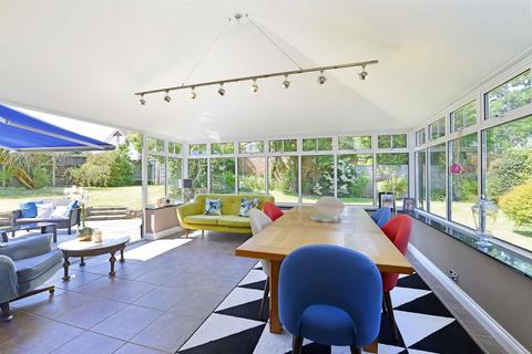 28 Dagden Road, Shalford, Guildford, GU4 8DD