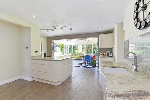 28 Dagden Road, Shalford, Guildford, GU4 8DD