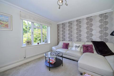 28 Dagden Road, Shalford, Guildford, GU4 8DD