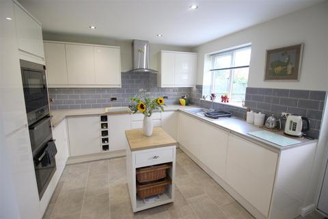 9 Acorn Close, Middleton St George, Darlington, DL2 1GB