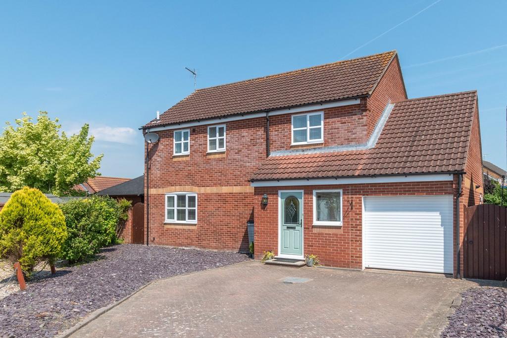 Gwyn Crescent, Fakenham, NR21 4 bed detached house for sale £399,950