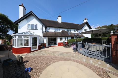 4 bedroom semi-detached house for sale - The Oval, Hull