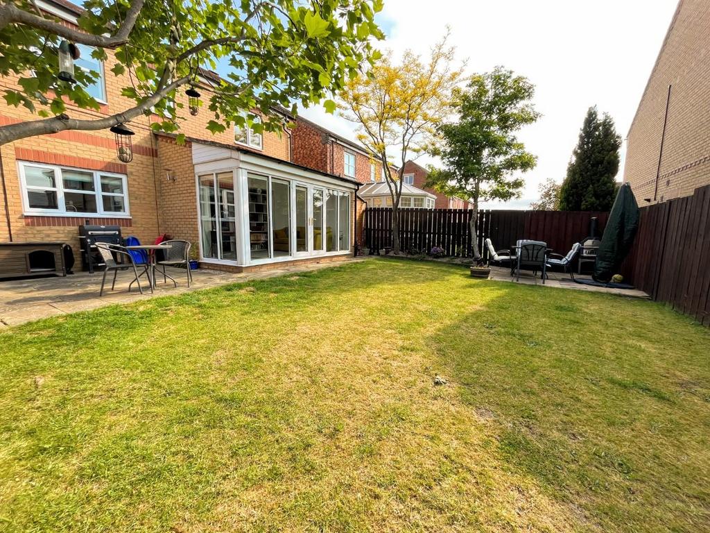 The Beeches, Middleton St. 4 bed detached house £300,000
