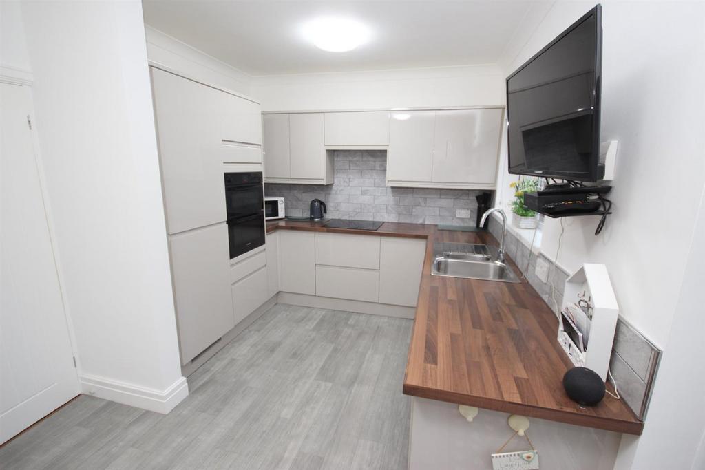Heol Gabriel, Whitchurch, Cardiff 3 bed detached bungalow for sale £