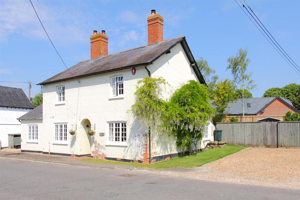Salisbury Road, Steeple Langford, 4 bed detached house £2,500 pcm (£