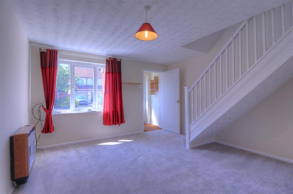 Larkspur Drive, Evesham 2 bed semidetached house £850 pcm (£196 pw)