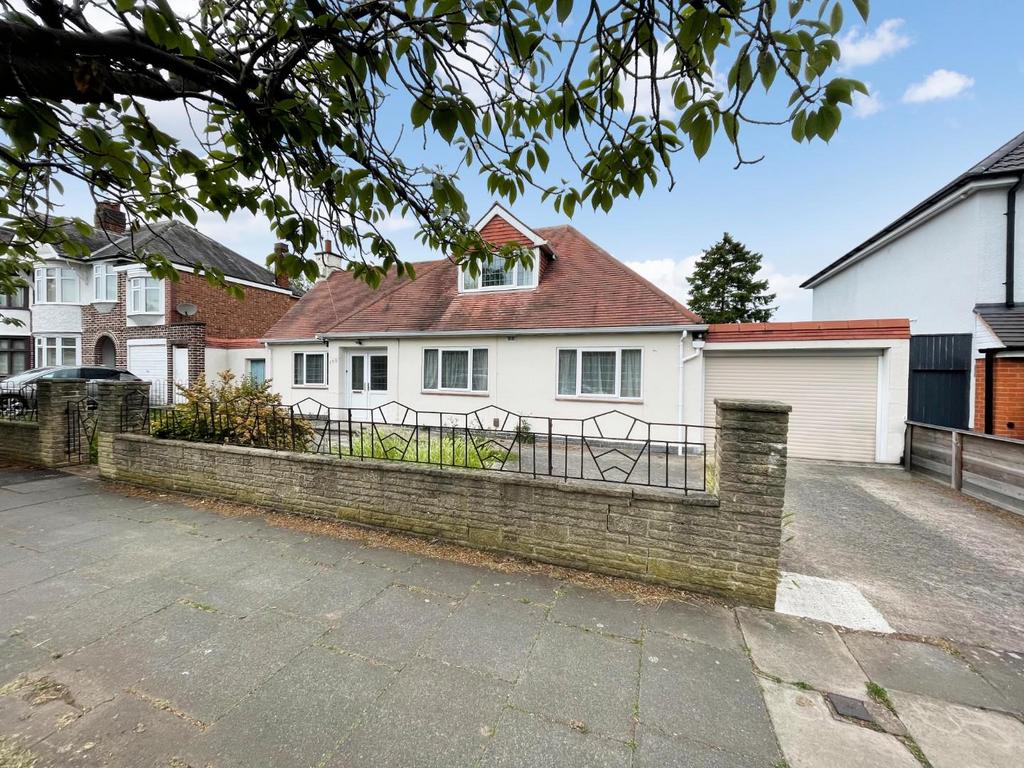 Glenfield Road, Western Park, Leicester 3 bed detached bungalow for