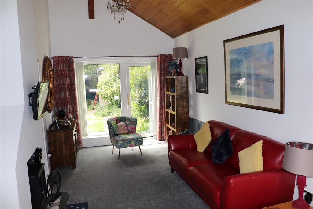 Daisy Bank Close, Pelsall 4 bed detached house £1,200 pcm (£277 pw)