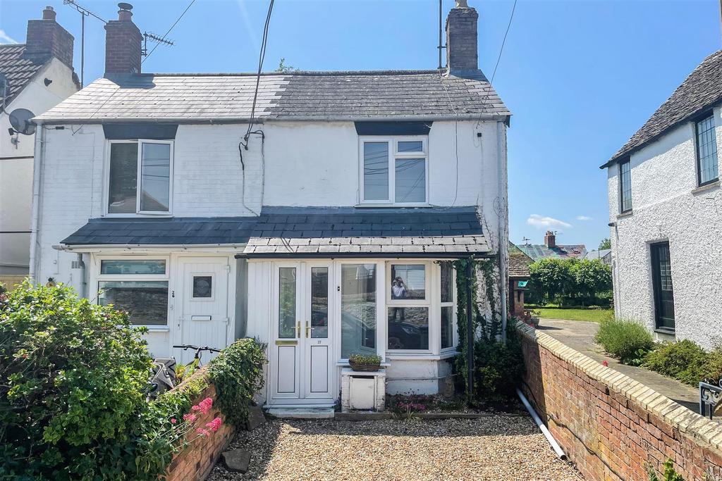 Royal Wootton Bassett 2 bed semidetached house for sale £205,000