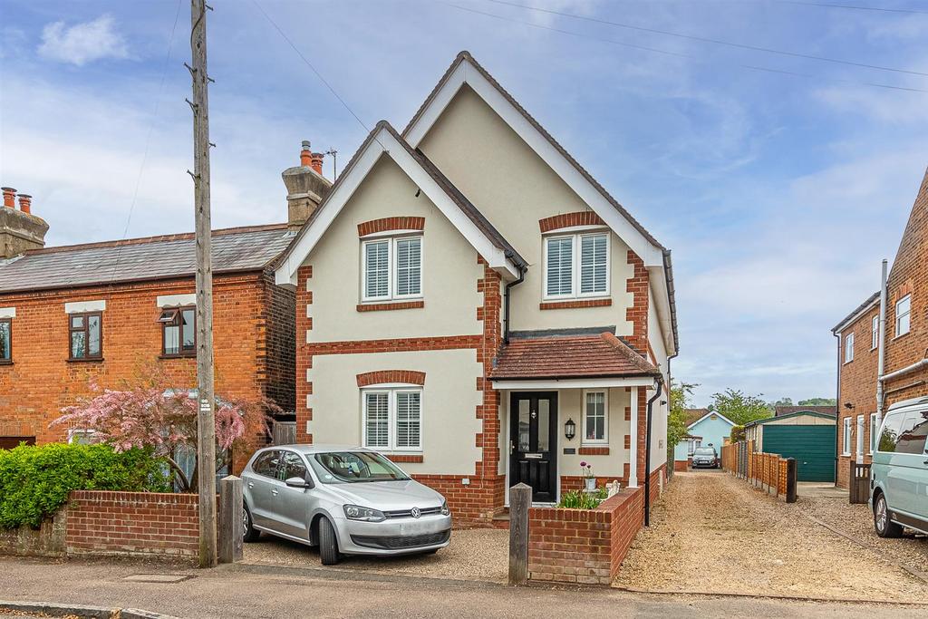 Longfield Road, Tring 4 bed detached house £2,200 pcm (£508 pw)