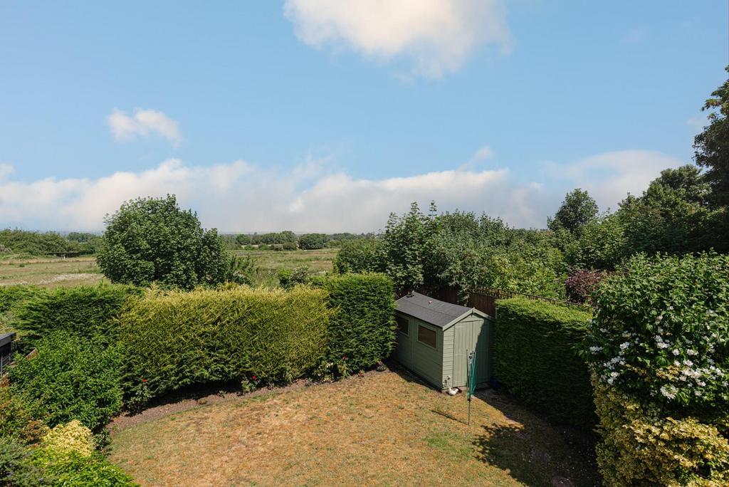 High Beeches, Banstead 5 bed detached house £800,000