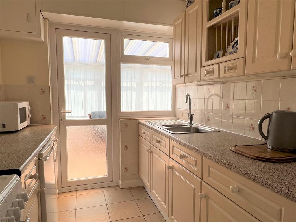 Kitchen:
