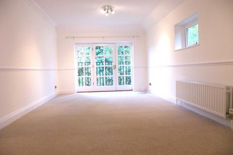 2 bedroom flat to rent, Ockham Road South, East Horsley