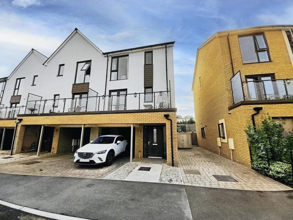 Lister Road, Dursley, GL11 4FB 3 bed townhouse for sale £369,500