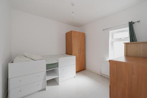 6 Cudas Close, Epsom, KT19 0QF