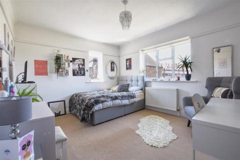 2 bedroom flat for sale, Middlesex Road, Bexhill-On-Sea
