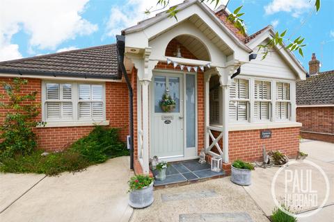 2 bedroom detached bungalow for sale, Clovelly Rise, Lowestoft, NR32