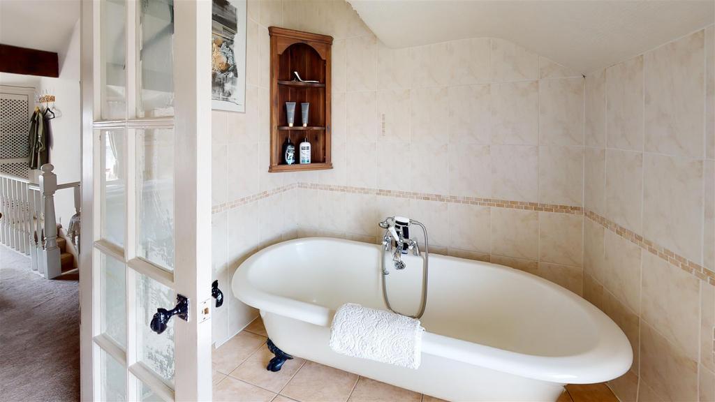 Irish-Bar-Bathroom.jpg