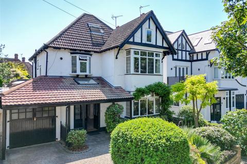 4 bedroom detached house for sale, Chadwick Road, Chalkwell