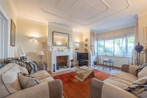 4 bedroom detached house for sale, Chadwick Road, Chalkwell