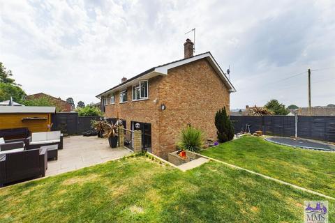6 Lyle Close, Rochester, ME2 3DF
