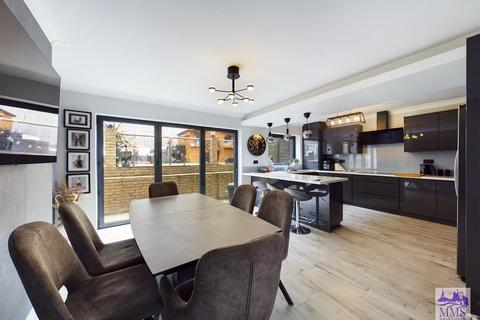 6 Lyle Close, Rochester, ME2 3DF