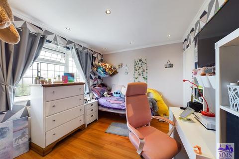 6 Lyle Close, Rochester, ME2 3DF