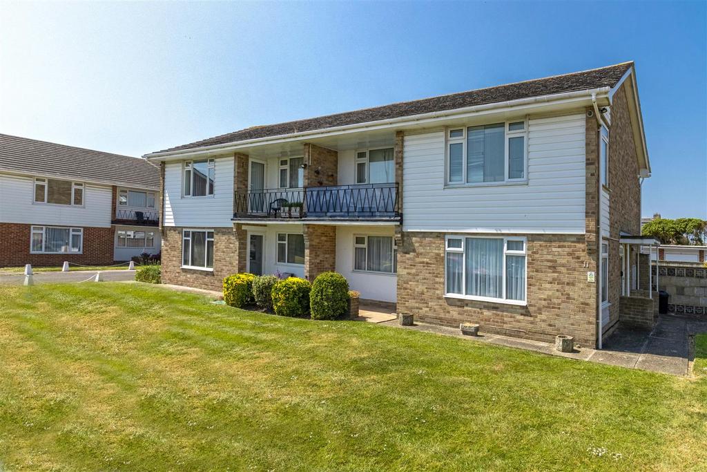 Sea Lane, Ferring, Worthing 2 bed flat for sale £325,000