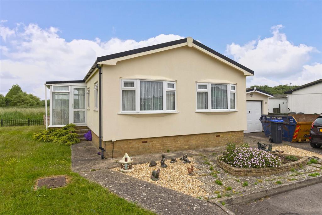 Willowbrook Park, Lancing 2 bed park home for sale £210,000