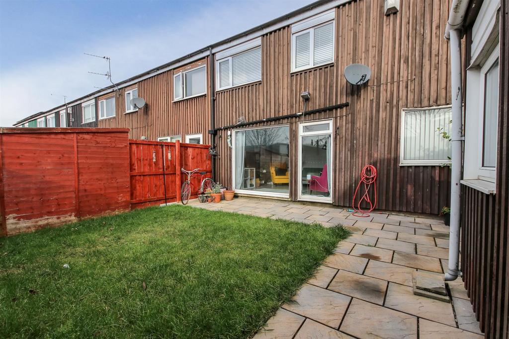Hallington Mews, Killingworth, NE12 3 bed terraced house £180,000