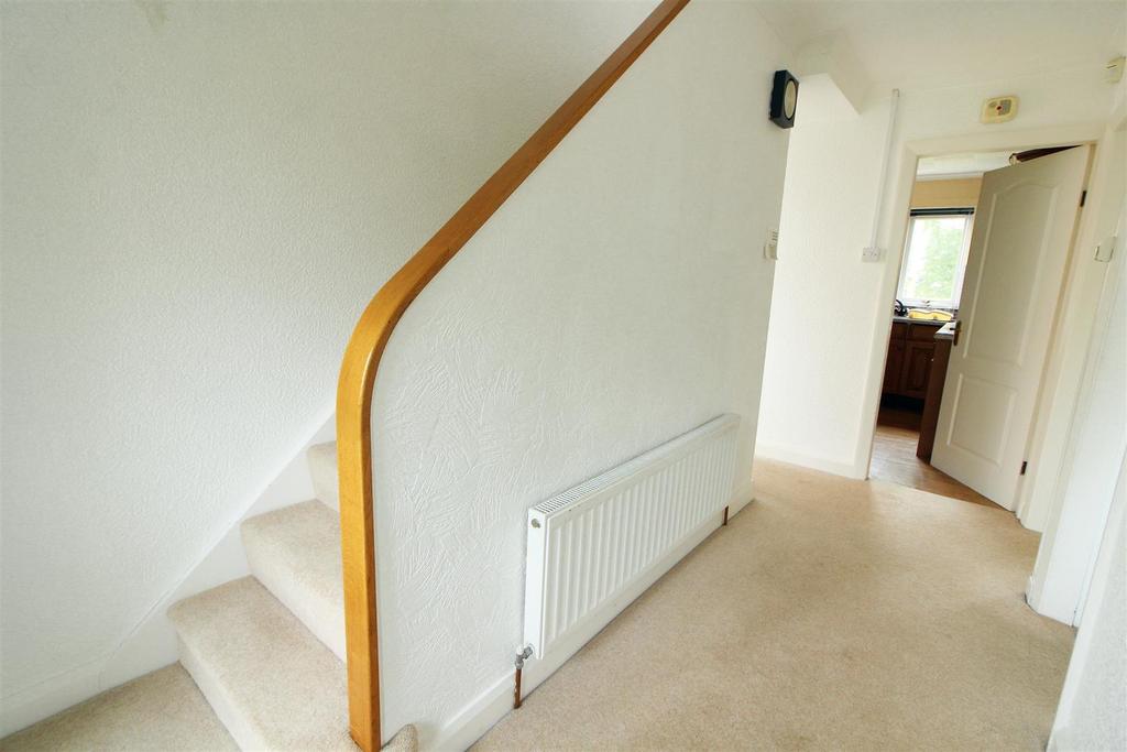 Lidgett Lane, Skelmanthorpe... 3 bed detached house £850 pcm (£196 pw)