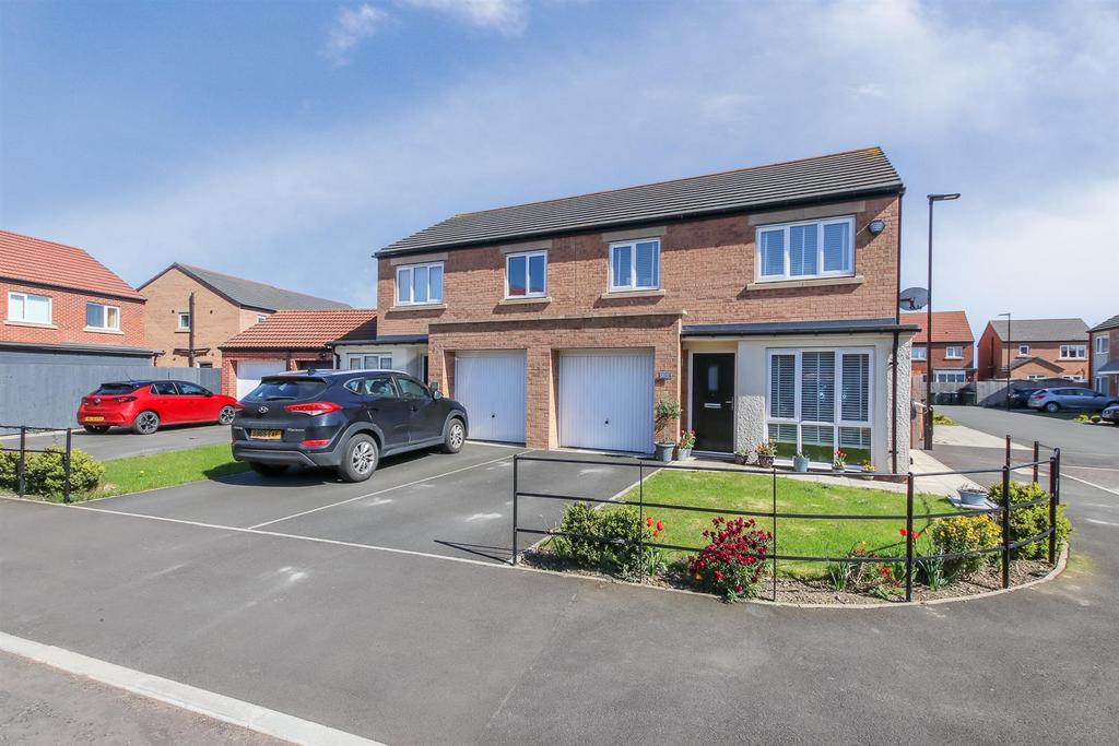 Reme Court, Killingworth Village, NE12 3 bed semidetached house £250,000