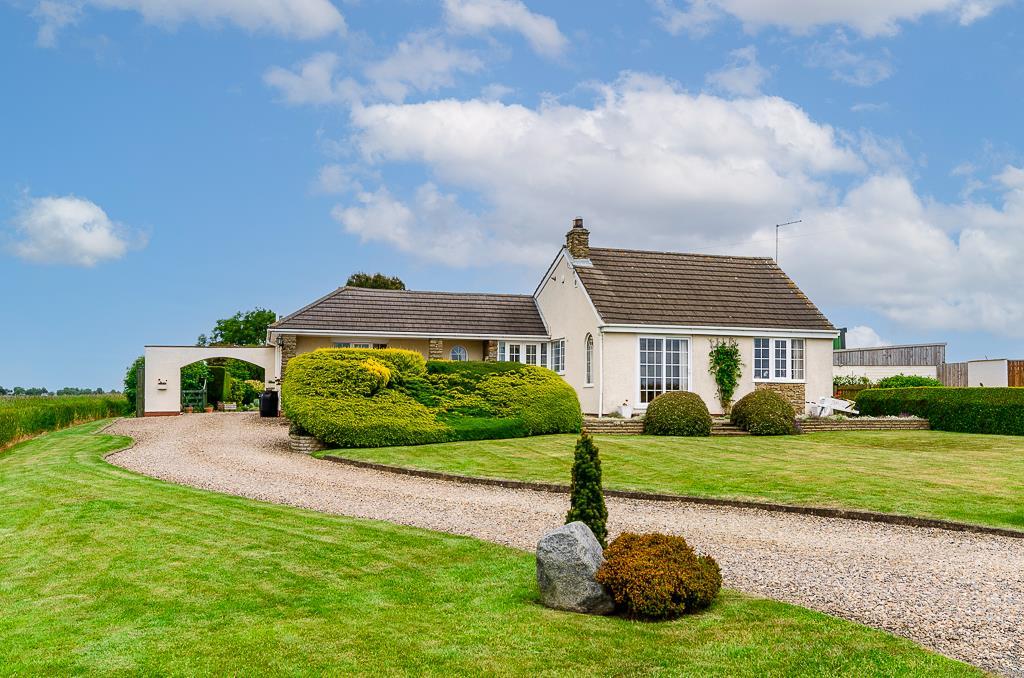 Thirtle Dene, Rimswell, WITHERNSEA 3 bed detached bungalow for sale £