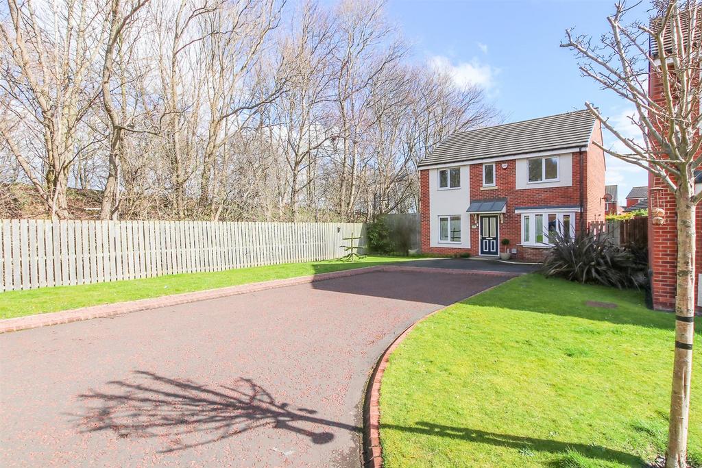 Miller Close, Palmersville, NE12 4 bed detached house £300,000
