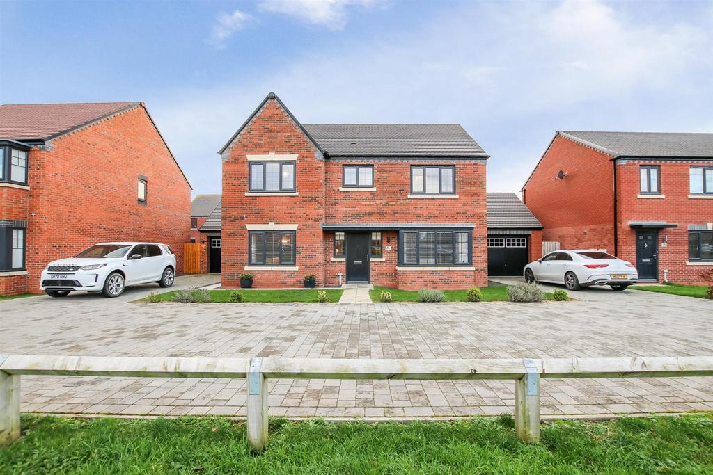 White House Drive, Moorfields, NE12 4 bed detached house for sale £