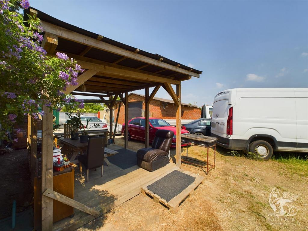 Newnham Place, Chadwell St Mary 4 bed property for sale £415,000