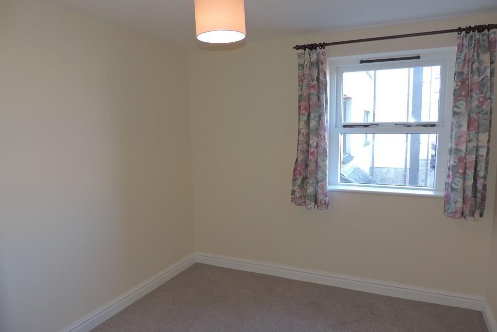 Small bedroom.jpg