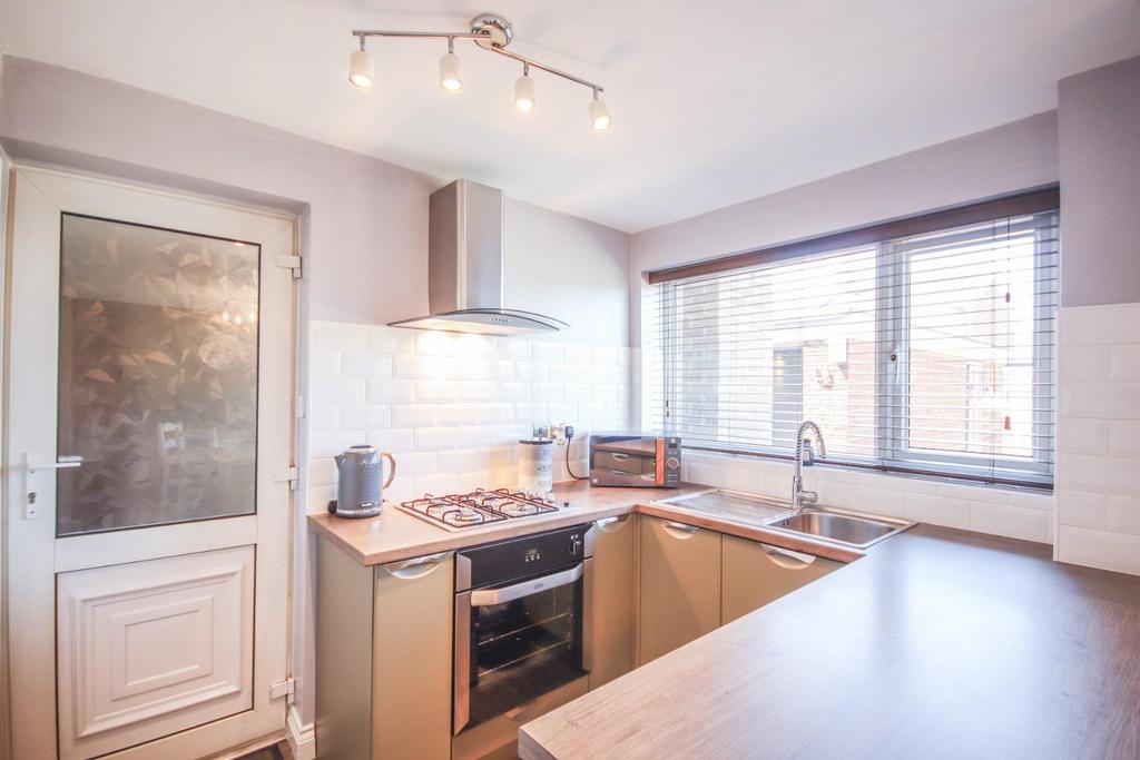 Kitchen/ Dining Area