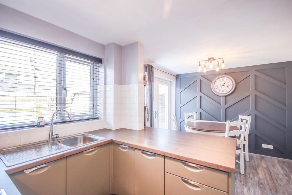 Kitchen/ Dining Area