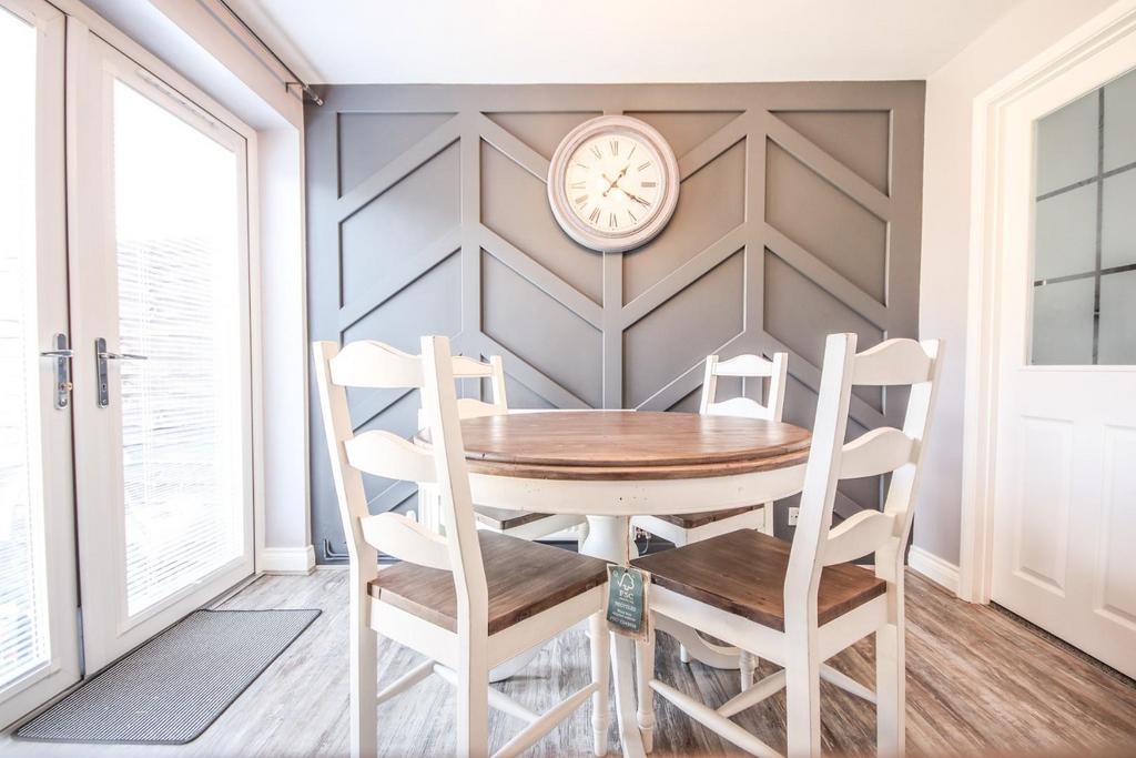 Kitchen/ Dining Area