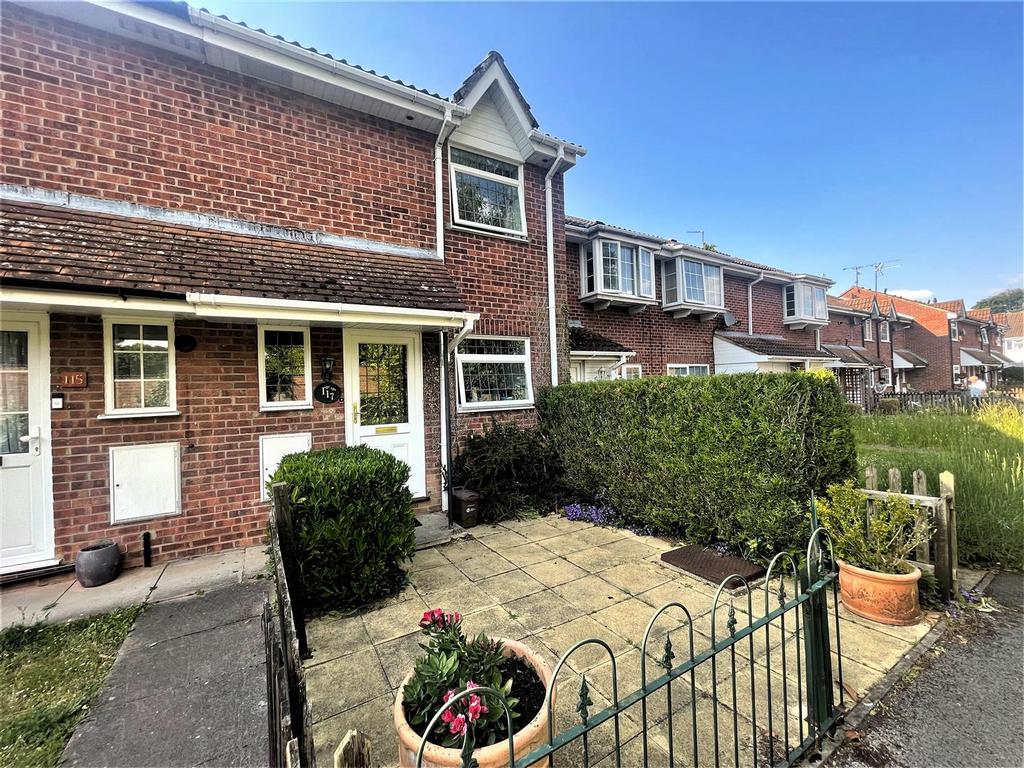 Cemetery Road, Houghton Regis, Bedfordshire 3 bed terraced house for