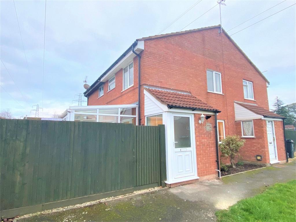 Drake Close, Taunton, TA2 2 bed terraced house to rent £950 pcm (£219 pw)