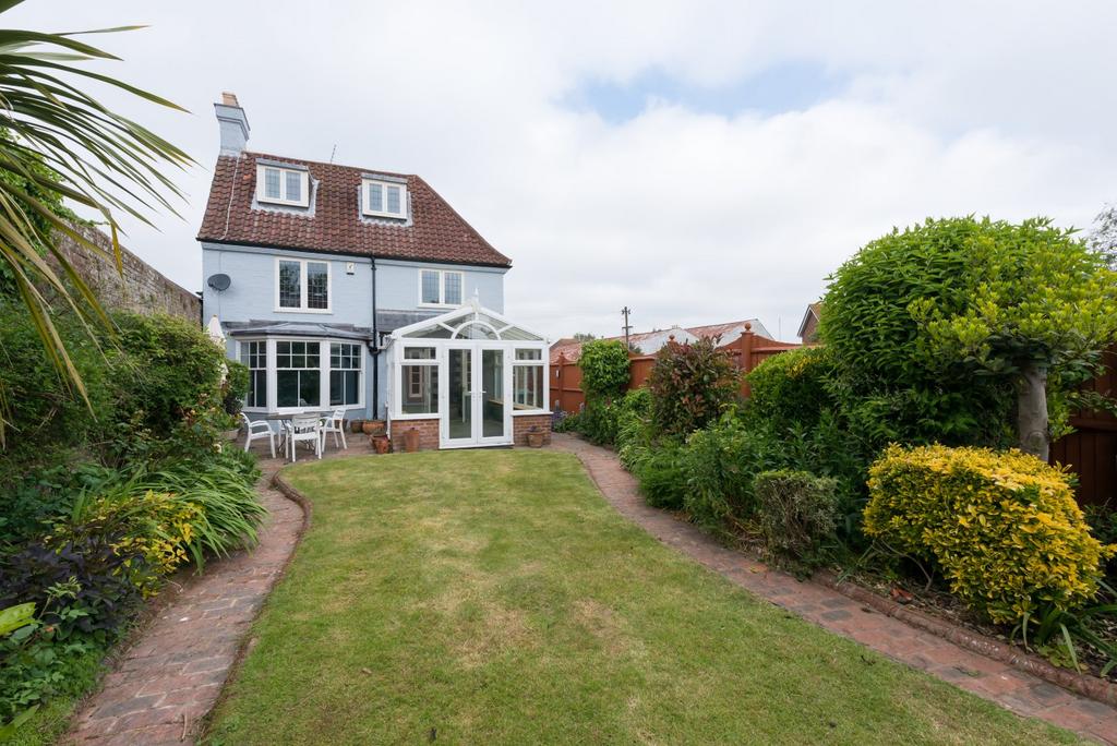 Hawksdown, Walmer, Deal, CT14 4 bed detached house for sale £795,000