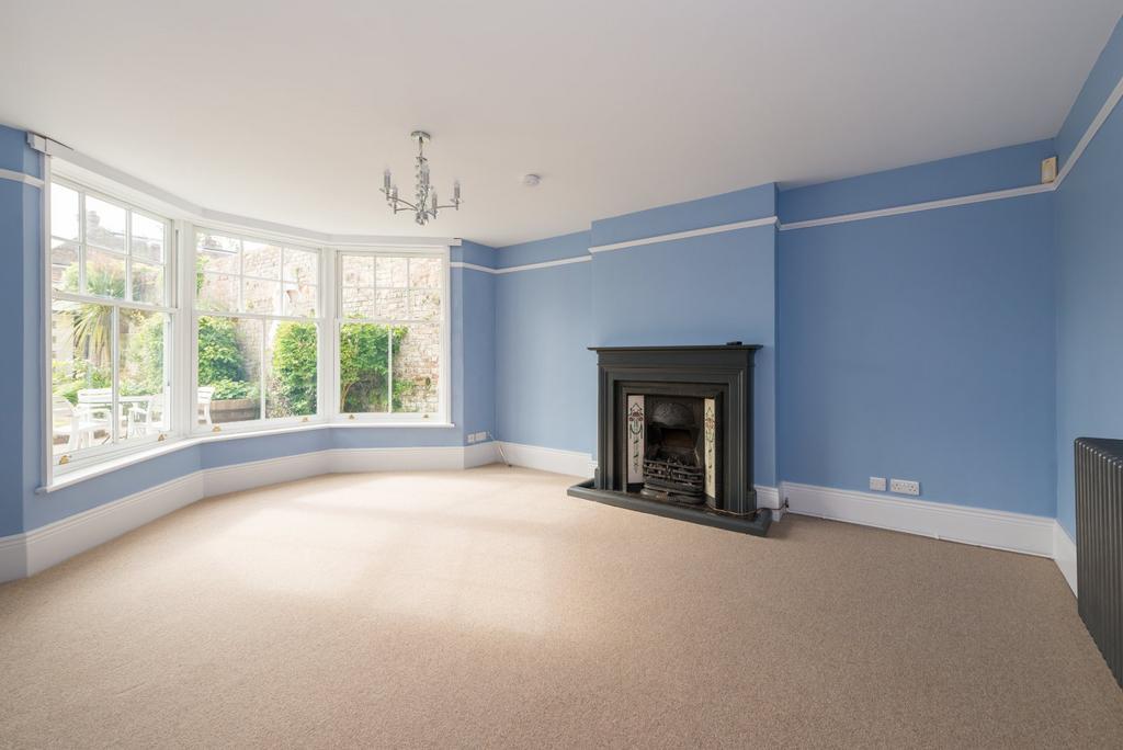 Hawksdown, Walmer, Deal, Kent, CT14 4 bed detached house for sale £