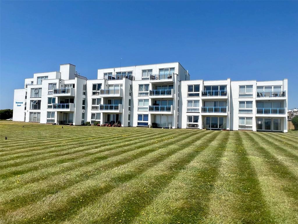 Park Lane, Milford on Sea, Lymington, Hampshire, SO41 2 bed apartment