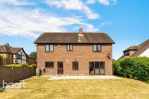 4 bedroom detached house for sale, Clairvale, Hornchurch