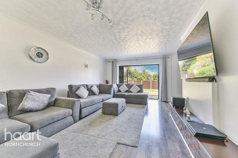 4 bedroom detached house for sale, Clairvale, Hornchurch