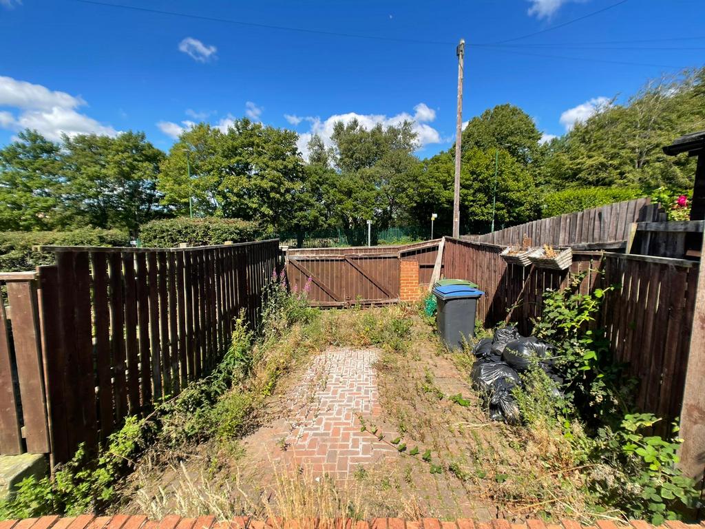 Dunelm Road, Moorside, Consett, DH8 3 bed end of terrace house £69,950